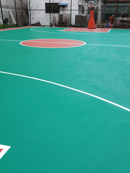 上犹 球场长期使用易出现地面开裂